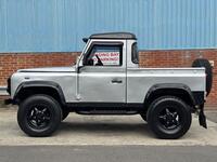 LAND ROVER DEFENDER 90